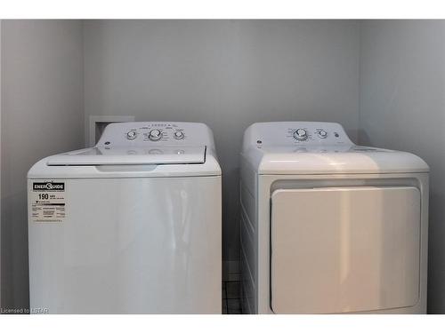 1269 Silverfox Drive, London, ON - Indoor Photo Showing Laundry Room
