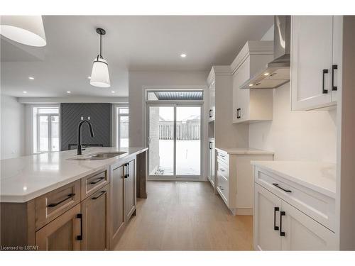 24 Lucas Road, St. Thomas, ON - Indoor Photo Showing Kitchen With Upgraded Kitchen