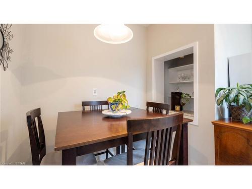 64 Elmwood Place, London, ON - Indoor Photo Showing Dining Room