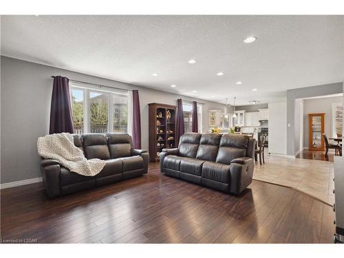 1750 Tigerlily Road, London, ON - Indoor Photo Showing Living Room