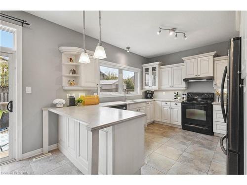1750 Tigerlily Road, London, ON - Indoor Photo Showing Kitchen With Double Sink