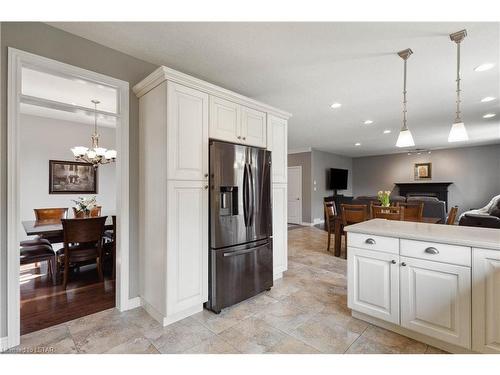 1750 Tigerlily Road, London, ON - Indoor Photo Showing Kitchen