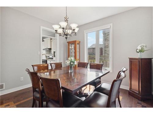 1750 Tigerlily Road, London, ON - Indoor Photo Showing Dining Room