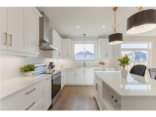 2 Spruce Crescent, Parkhill, ON - Indoor Photo Showing Kitchen