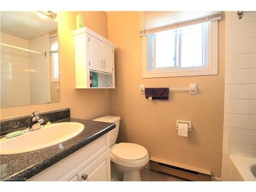 36-135 Belmont Drive, London, ON - Indoor Photo Showing Bathroom