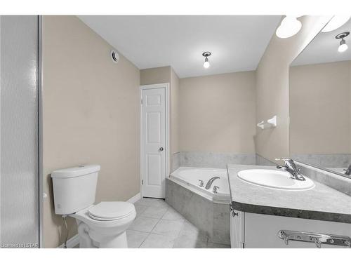 55-588 Thistlewood Drive, London, ON - Indoor Photo Showing Bathroom