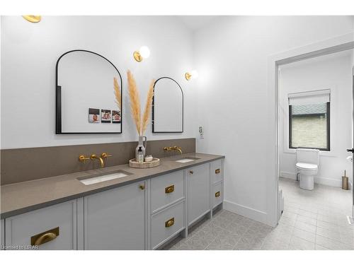 4057 Cullen Drive, Plympton-Wyoming, ON - Indoor Photo Showing Bathroom