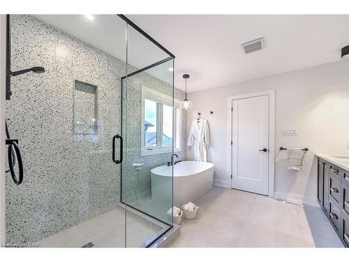1871 Fountain Grass Drive, London, ON - Indoor Photo Showing Bathroom