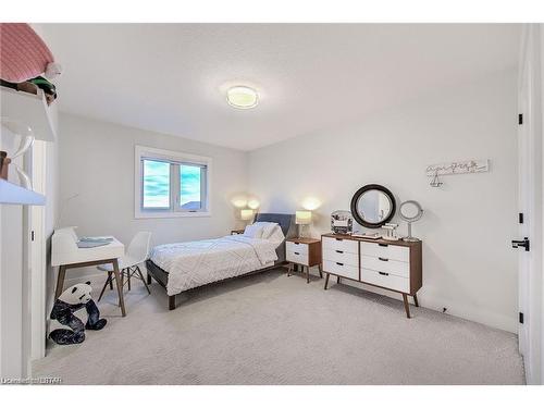 1871 Fountain Grass Drive, London, ON - Indoor Photo Showing Bedroom