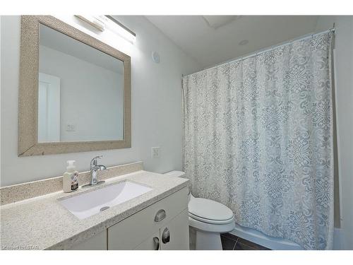 162 Foster Avenue, London, ON - Indoor Photo Showing Bathroom