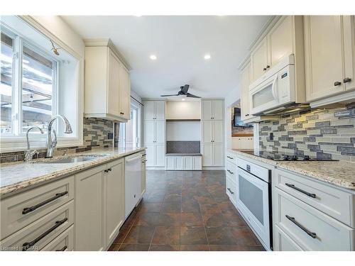 162 Foster Avenue, London, ON - Indoor Photo Showing Kitchen With Upgraded Kitchen