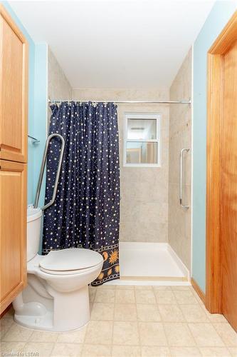 7 Ripley Lane, St. Thomas, ON - Indoor Photo Showing Bathroom