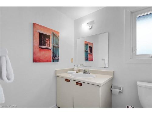 34-55 Ashley Crescent, London, ON - Indoor Photo Showing Bathroom
