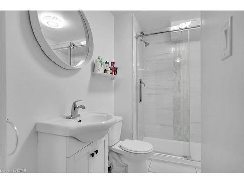 413 Edgevalley Road, London, ON - Indoor Photo Showing Bathroom