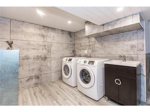 1348 Glenora Drive, London, ON - Indoor Photo Showing Laundry Room
