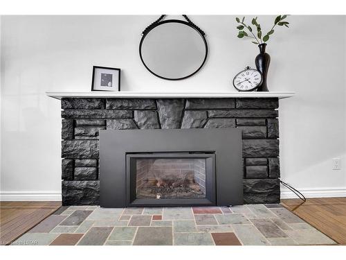 38 Torrington Crescent, London, ON - Indoor Photo Showing Living Room With Fireplace