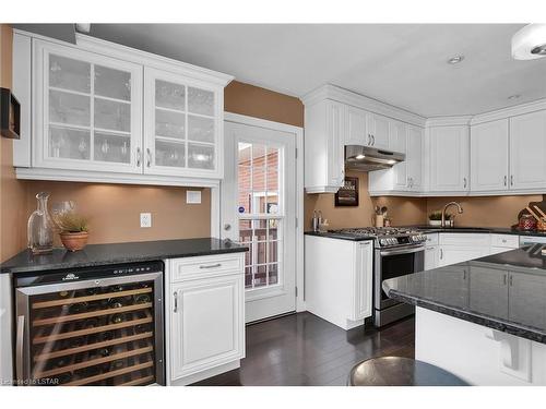 38 Torrington Crescent, London, ON - Indoor Photo Showing Kitchen With Double Sink