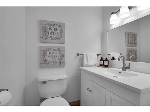 38 Torrington Crescent, London, ON - Indoor Photo Showing Bathroom