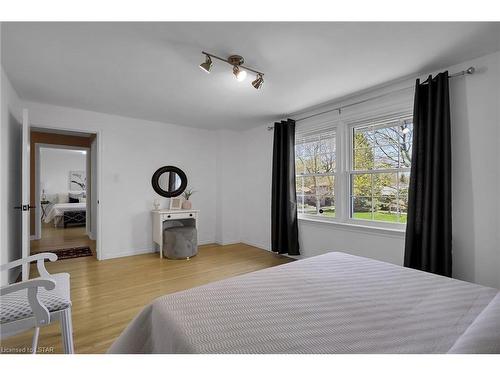 38 Torrington Crescent, London, ON - Indoor Photo Showing Bedroom