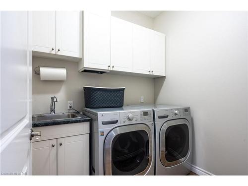 23 Earlscourt Terrace, Komoka, ON - Indoor Photo Showing Laundry Room