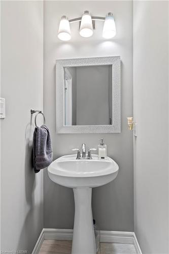 3321 Lismer Way, London, ON - Indoor Photo Showing Bathroom