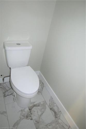 Lower-76 Ardsley Road, London, ON - Indoor Photo Showing Bathroom