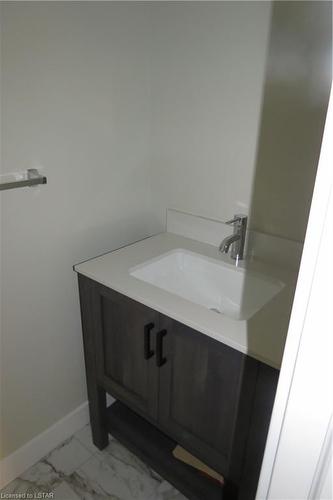 Lower-76 Ardsley Road, London, ON - Indoor Photo Showing Bathroom