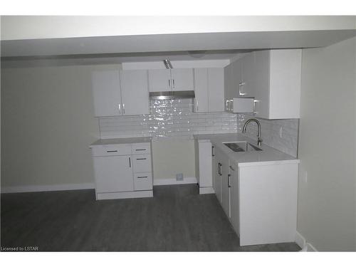 Lower-76 Ardsley Road, London, ON - Indoor Photo Showing Kitchen