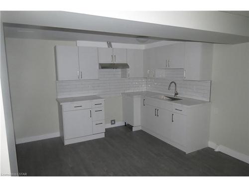 Lower-76 Ardsley Road, London, ON - Indoor Photo Showing Kitchen