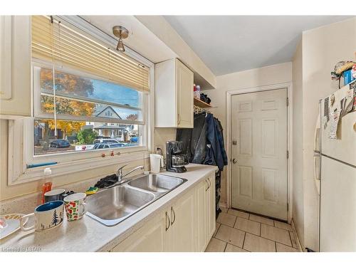 110/112 Euphemia Street N, Sarnia, ON - Indoor Photo Showing Kitchen With Double Sink