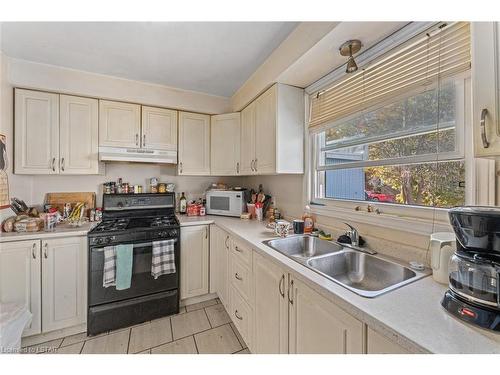 110/112 Euphemia Street N, Sarnia, ON - Indoor Photo Showing Kitchen With Double Sink