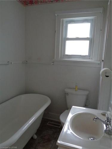 58 Highway Avenue, London, ON - Indoor Photo Showing Bathroom
