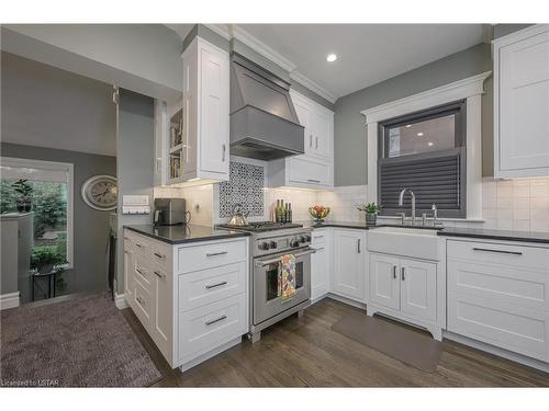 63 Thornton Avenue, London, ON - Indoor Photo Showing Kitchen With Upgraded Kitchen