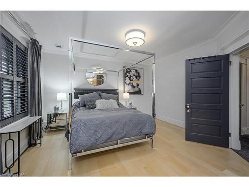 63 Thornton Avenue, London, ON - Indoor Photo Showing Bedroom