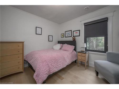 63 Thornton Avenue, London, ON - Indoor Photo Showing Bedroom