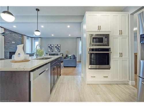 1596 Noah Bend, London, ON - Indoor Photo Showing Kitchen With Double Sink