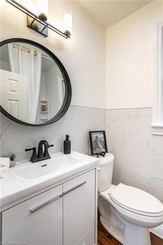125 Brisbin Street, London, ON - Indoor Photo Showing Bathroom