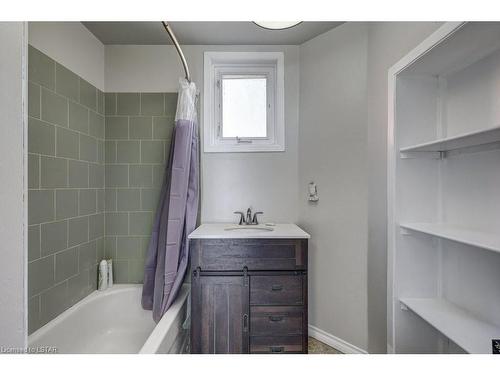 95 Wellington Street, St. Thomas, ON - Indoor Photo Showing Bathroom