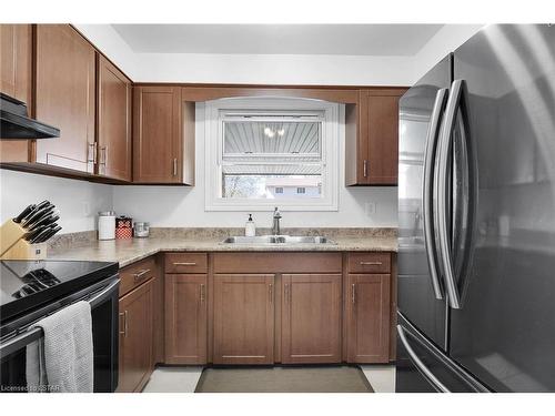 220-1330 Jalna Boulevard, London, ON - Indoor Photo Showing Kitchen With Double Sink