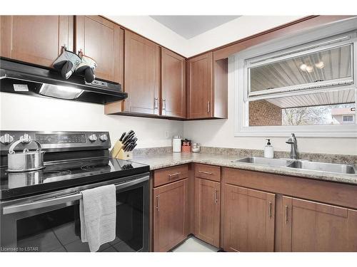 220-1330 Jalna Boulevard, London, ON - Indoor Photo Showing Kitchen With Double Sink