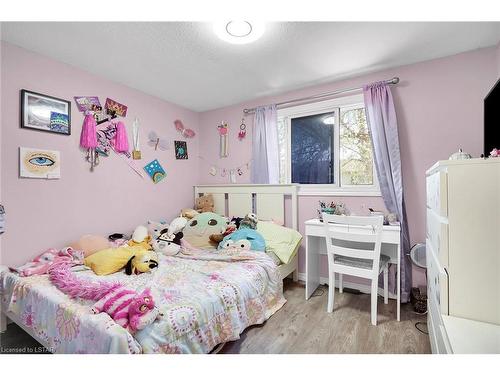 220-1330 Jalna Boulevard, London, ON - Indoor Photo Showing Bedroom