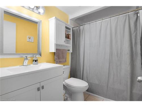 220-1330 Jalna Boulevard, London, ON - Indoor Photo Showing Bathroom