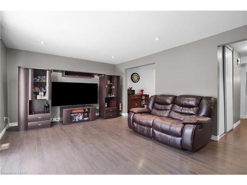 220-1330 Jalna Boulevard, London, ON - Indoor Photo Showing Living Room