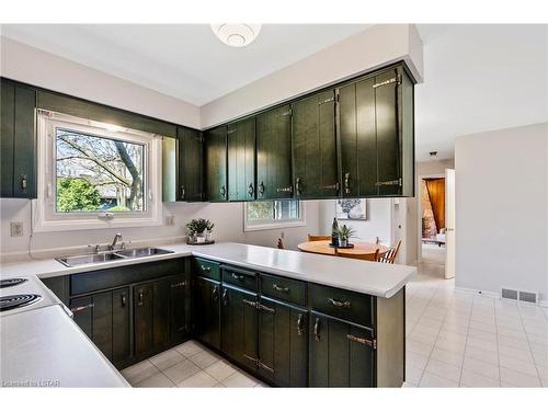 128 Hillsmount Crescent, London, ON - Indoor Photo Showing Kitchen With Double Sink