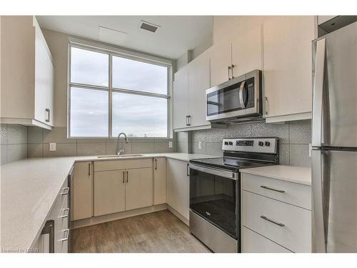 616-1600 Hyde Park Road, London, ON - Indoor Photo Showing Kitchen With Stainless Steel Kitchen With Upgraded Kitchen