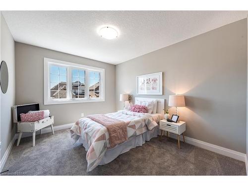 40 Hazelwood Pass, Dorchester, ON - Indoor Photo Showing Bedroom