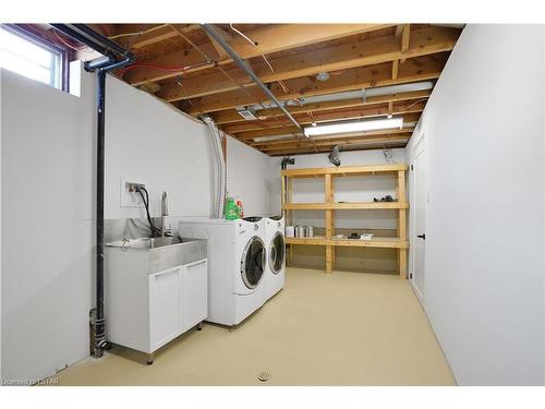 266 Highview Crescent, London, ON - Indoor Photo Showing Laundry Room