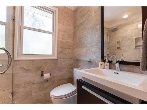49 Murdock Street, London, ON - Indoor Photo Showing Bathroom