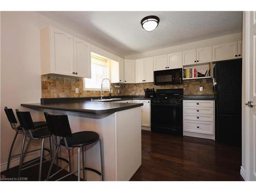 1000 South Wenige Drive, London, ON - Indoor Photo Showing Kitchen