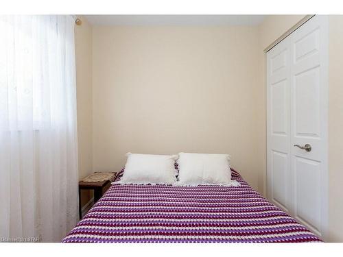 811 Nixon Avenue, London, ON - Indoor Photo Showing Bedroom
